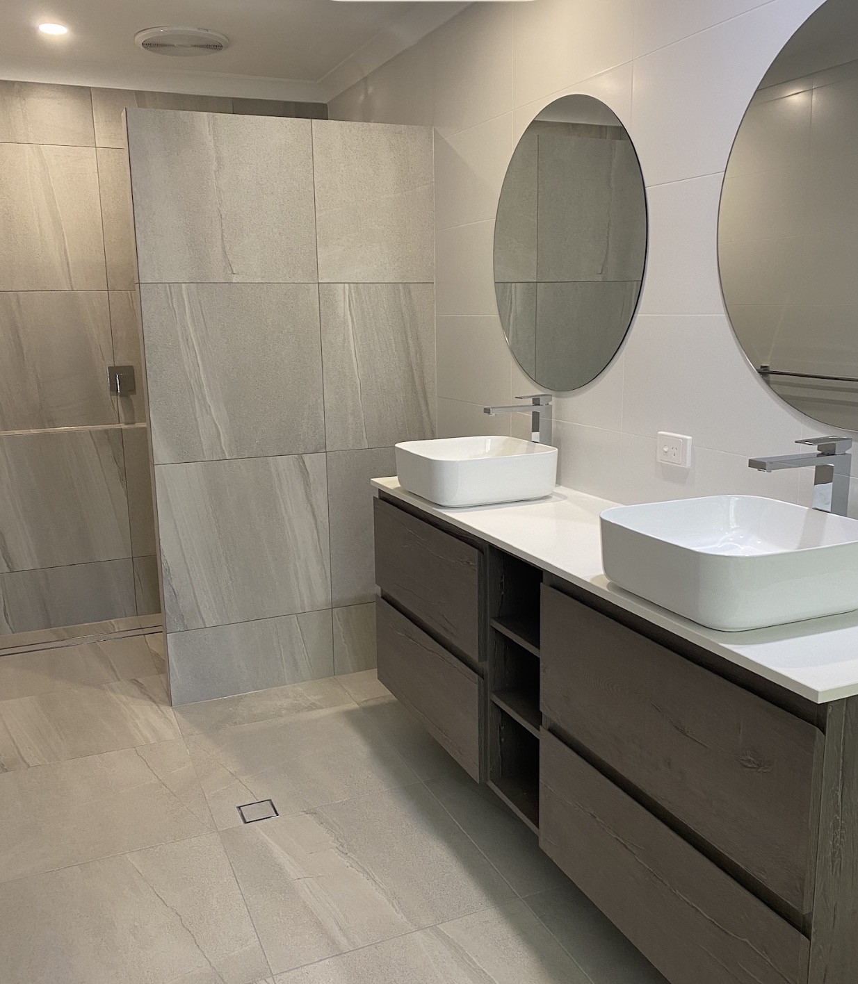 Double basins and open walk-in shower